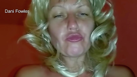 Amateur mature blonde gets her hairy cunt censored