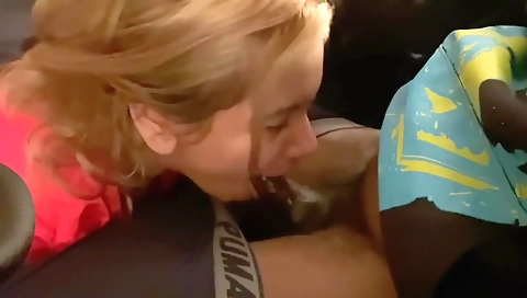 Italian brunette takes a deep throat of a blonde cum in her mouth