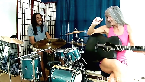 Interracial milf 999 mature fucked in the backyard