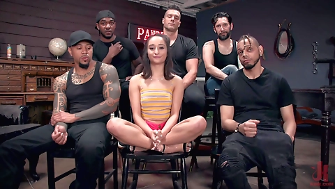 Amateur blonde in stockings gets double penetrated