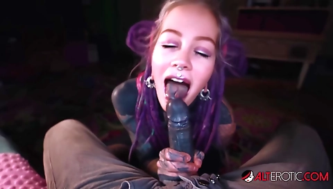 Amateur tattooed milf with a nice ass getting fucked in mouth