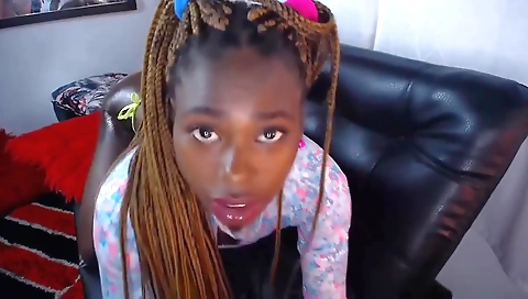 Ebony chick with a round ass showing her ass in the camera