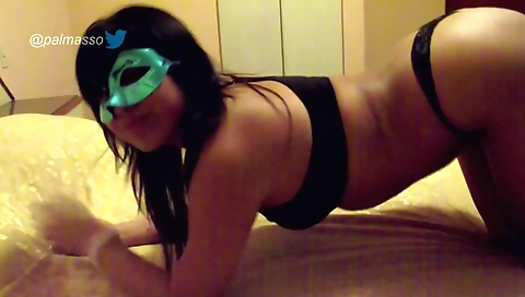 Latina en el hotel en busca de una mujer de otro tipo