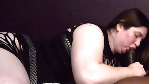 A brunette 18+ babe in a deepthroat shows her cunny